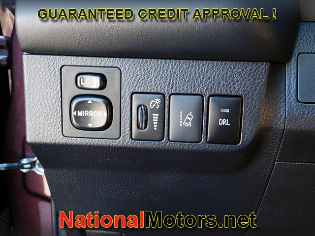 Toyota RAV4 Vehicle Full-screen Gallery Image 22