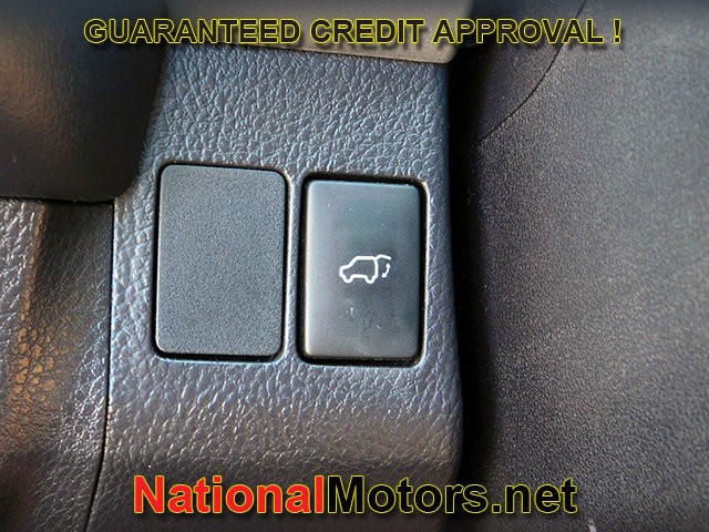 Toyota RAV4 Vehicle Full-screen Gallery Image 23