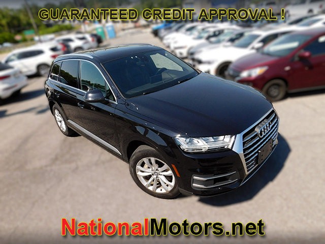 Audi Q7 Vehicle Full-screen Gallery Image 02