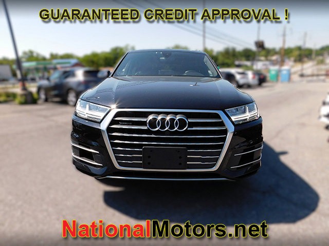 Audi Q7 Vehicle Full-screen Gallery Image 03