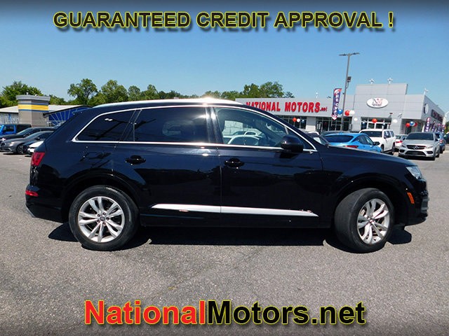 Audi Q7 Vehicle Full-screen Gallery Image 04