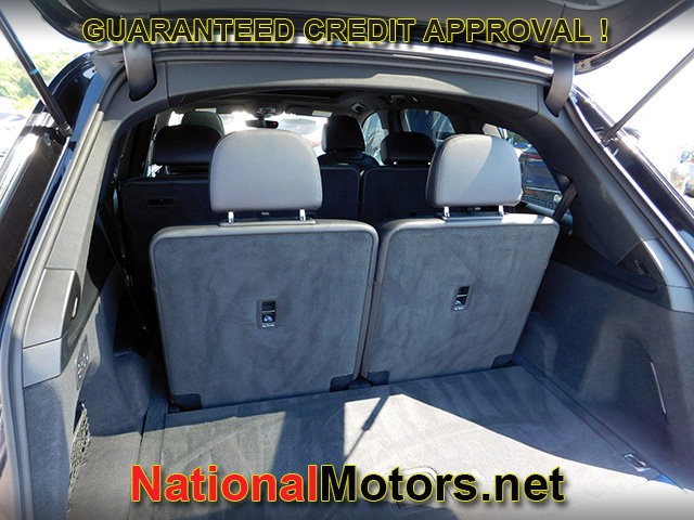 Audi Q7 Vehicle Full-screen Gallery Image 07