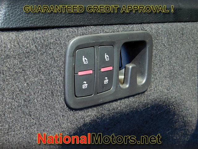 Audi Q7 Vehicle Full-screen Gallery Image 08