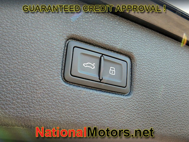 Audi Q7 Vehicle Full-screen Gallery Image 10