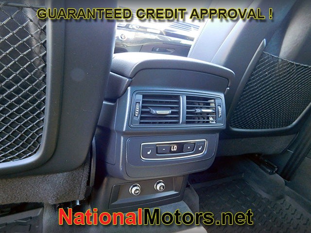 Audi Q7 Vehicle Full-screen Gallery Image 14