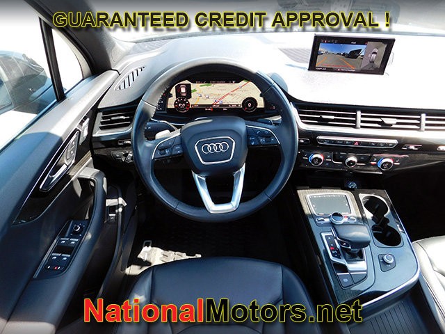 Audi Q7 Vehicle Full-screen Gallery Image 15