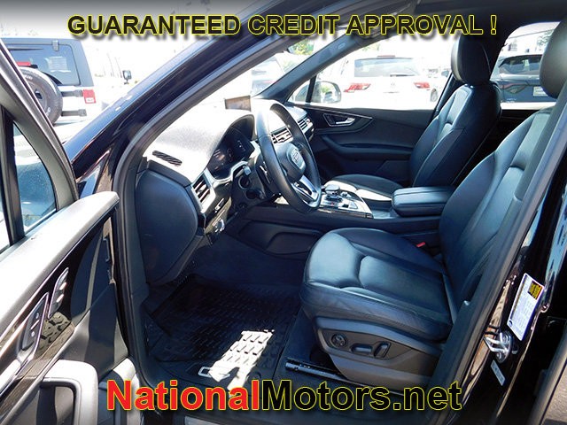 Audi Q7 Vehicle Full-screen Gallery Image 17
