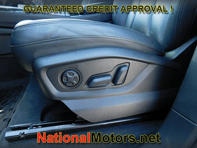 Audi Q7 Vehicle Full-screen Gallery Image 18