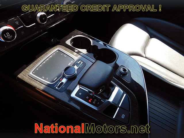 Audi Q7 Vehicle Full-screen Gallery Image 22