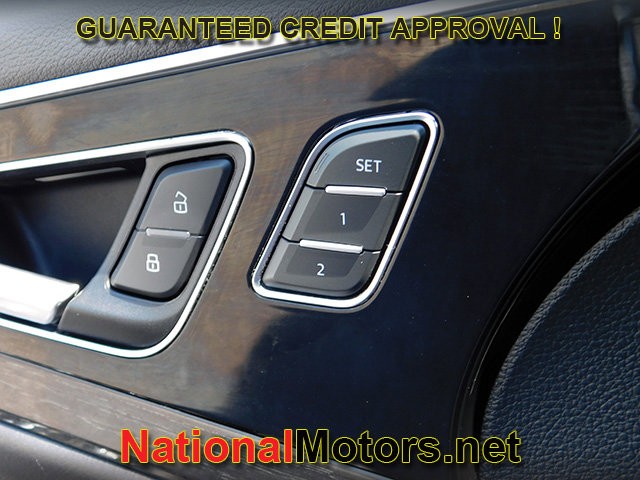 Audi Q7 Vehicle Full-screen Gallery Image 27