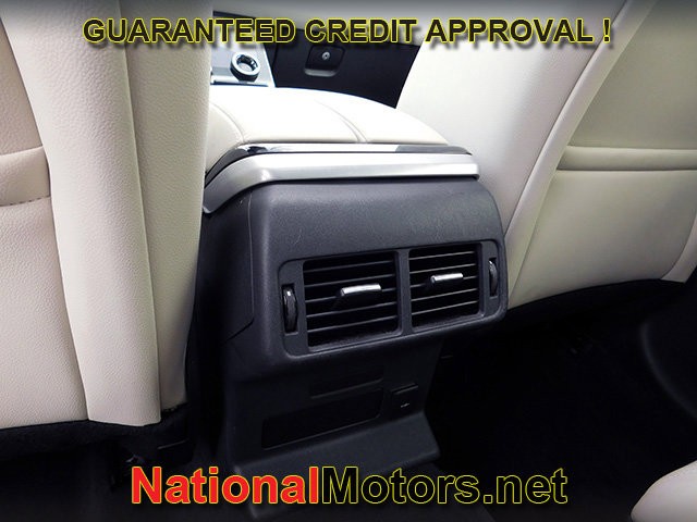 Land Rover Range Rover Velar Vehicle Full-screen Gallery Image 12