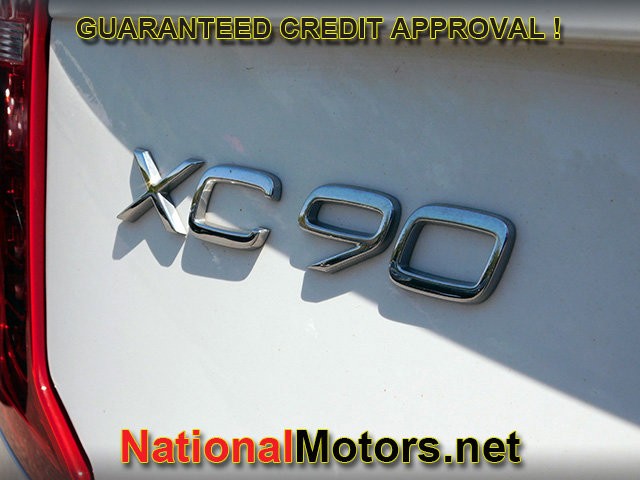 Volvo XC90 Vehicle Full-screen Gallery Image 06