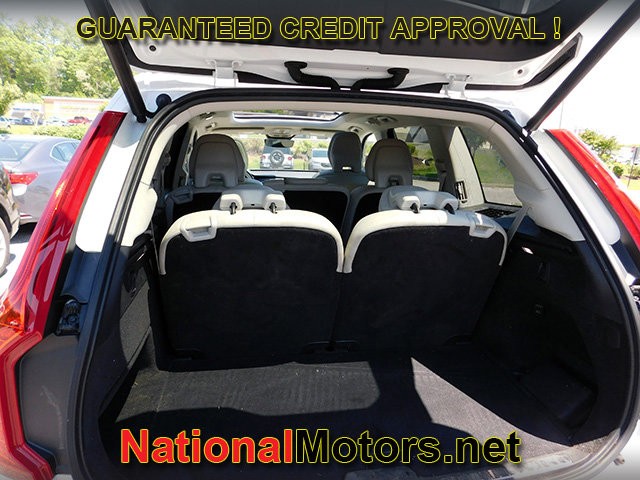 Volvo XC90 Vehicle Full-screen Gallery Image 08