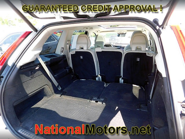 Volvo XC90 Vehicle Full-screen Gallery Image 09