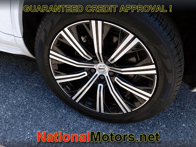 Volvo XC90 Vehicle Full-screen Gallery Image 11