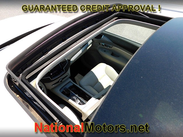 Volvo XC90 Vehicle Full-screen Gallery Image 12