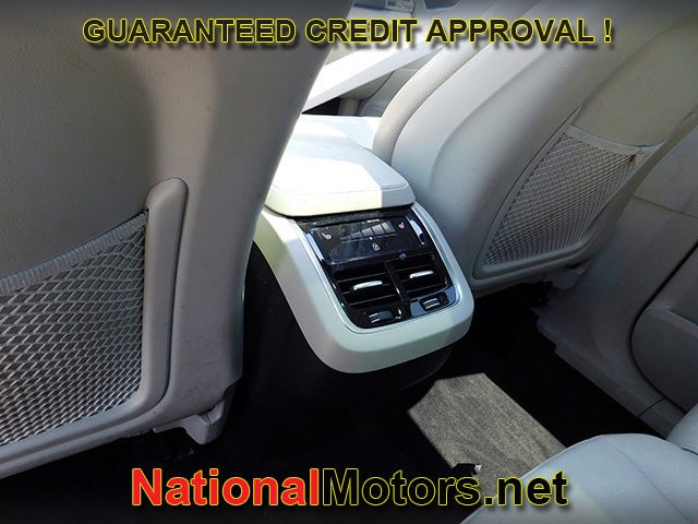 Volvo XC90 Vehicle Full-screen Gallery Image 15