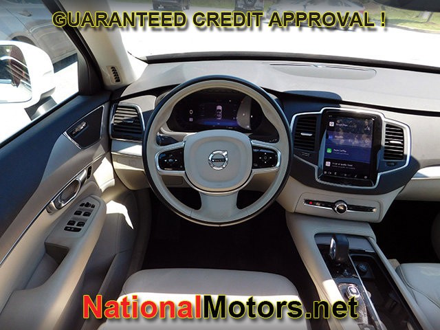 Volvo XC90 Vehicle Full-screen Gallery Image 16