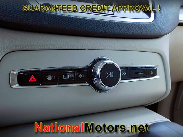Volvo XC90 Vehicle Full-screen Gallery Image 23