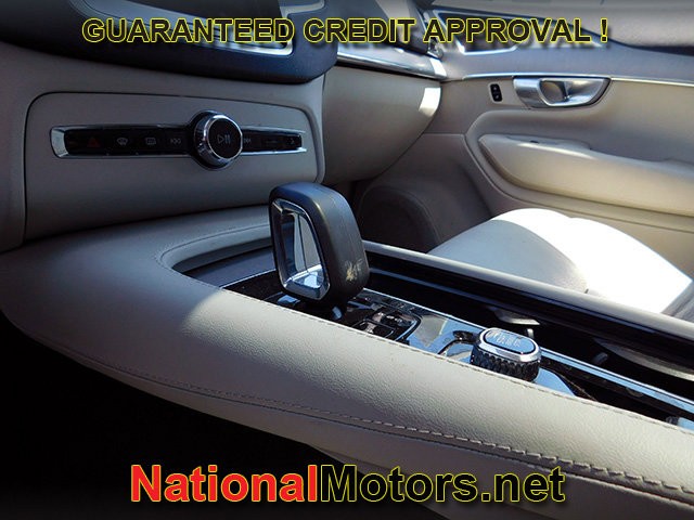 Volvo XC90 Vehicle Full-screen Gallery Image 24