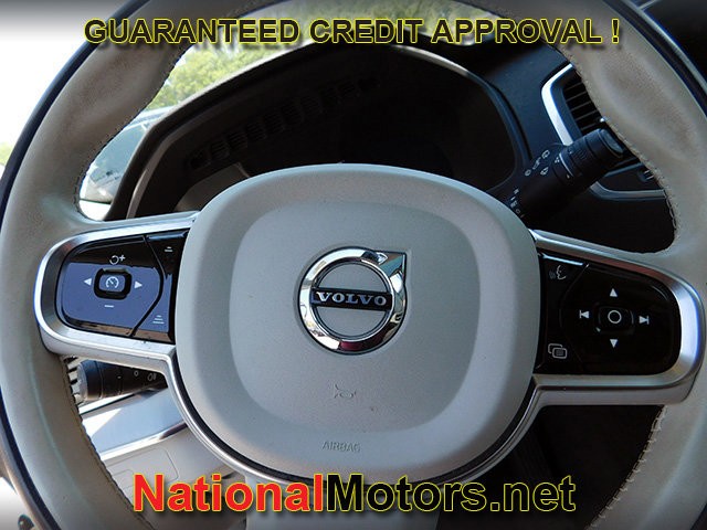 Volvo XC90 Vehicle Full-screen Gallery Image 25
