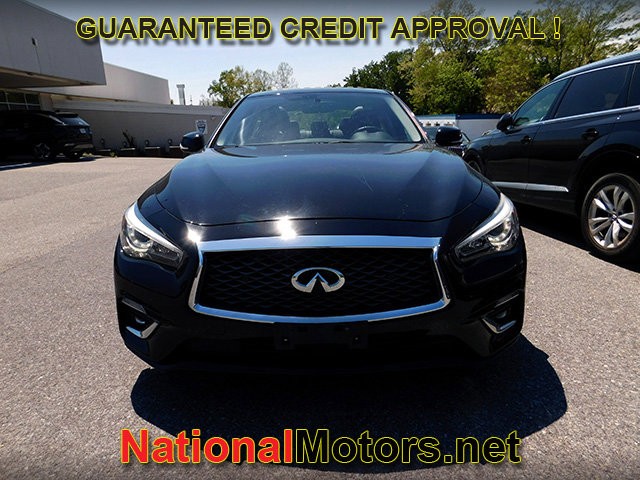 INFINITI Q50 Vehicle Full-screen Gallery Image 02