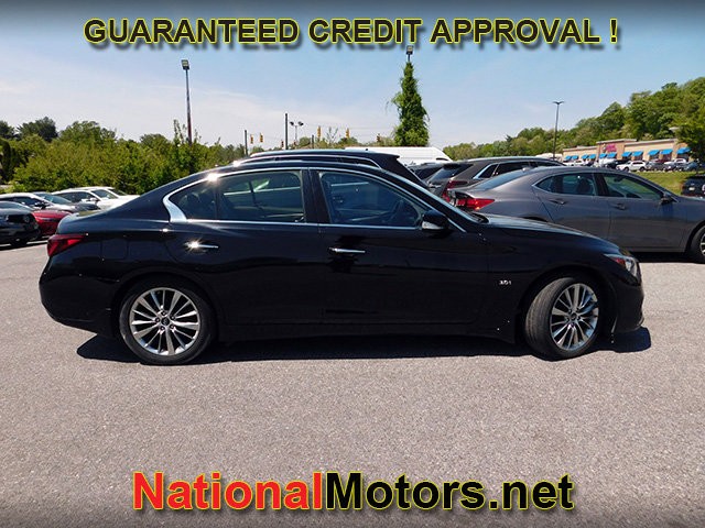 INFINITI Q50 Vehicle Full-screen Gallery Image 03