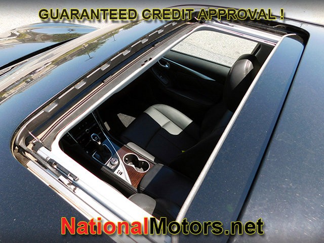 INFINITI Q50 Vehicle Full-screen Gallery Image 06