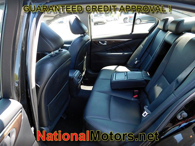 INFINITI Q50 Vehicle Full-screen Gallery Image 08