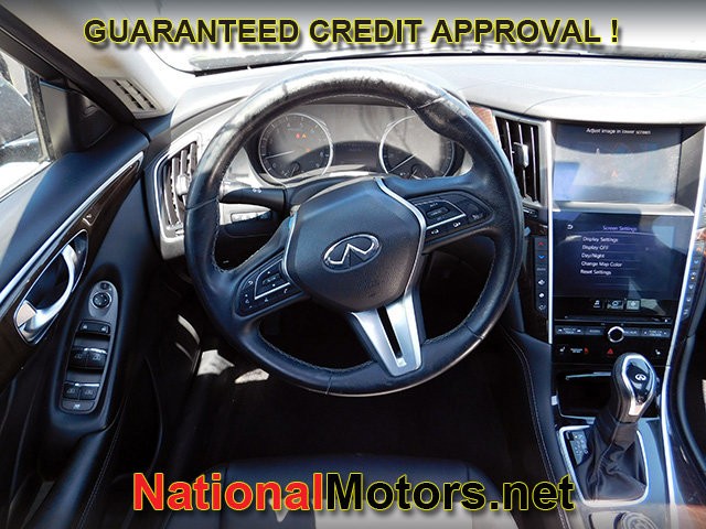 INFINITI Q50 Vehicle Full-screen Gallery Image 10