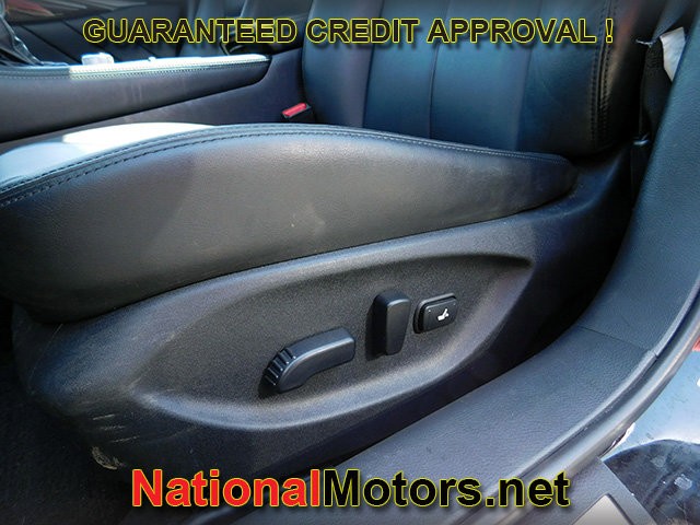 INFINITI Q50 Vehicle Full-screen Gallery Image 13