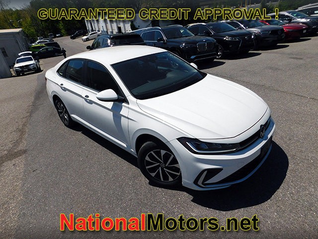 Volkswagen Jetta Vehicle Full-screen Gallery Image 02