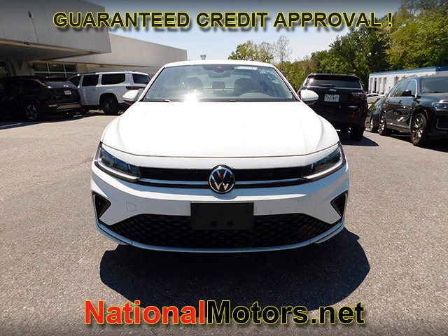 Volkswagen Jetta Vehicle Full-screen Gallery Image 03
