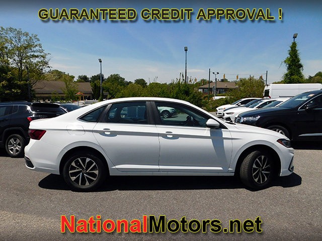 Volkswagen Jetta Vehicle Full-screen Gallery Image 04