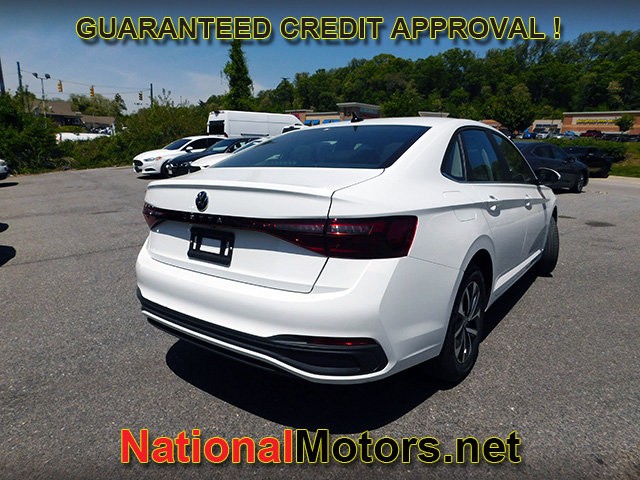 Volkswagen Jetta Vehicle Full-screen Gallery Image 05