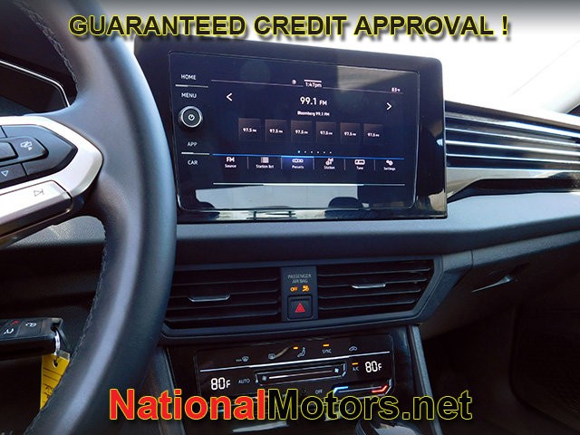 Volkswagen Jetta Vehicle Full-screen Gallery Image 12