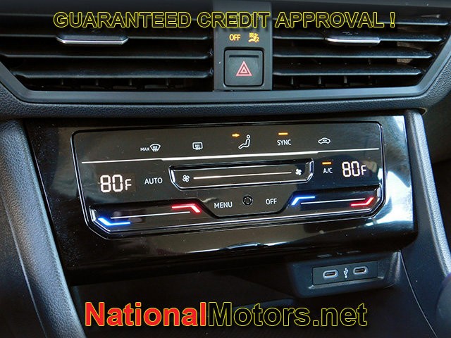 Volkswagen Jetta Vehicle Full-screen Gallery Image 14