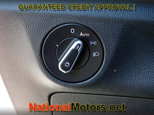 Volkswagen Jetta Vehicle Full-screen Gallery Image 19