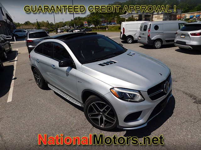 Mercedes-Benz GLE Vehicle Full-screen Gallery Image 02