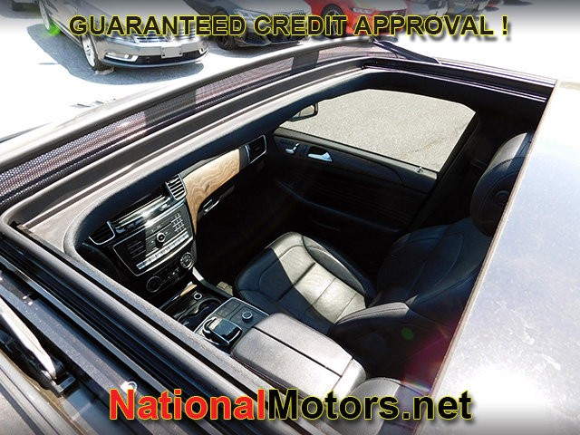 Mercedes-Benz GLE Vehicle Full-screen Gallery Image 10