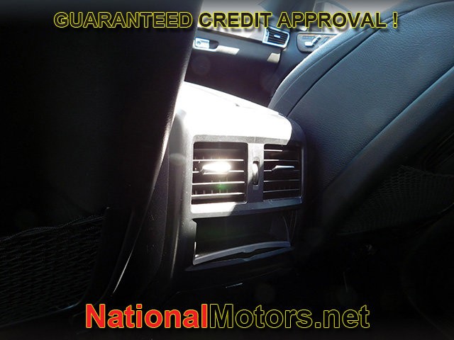 Mercedes-Benz GLE Vehicle Full-screen Gallery Image 13
