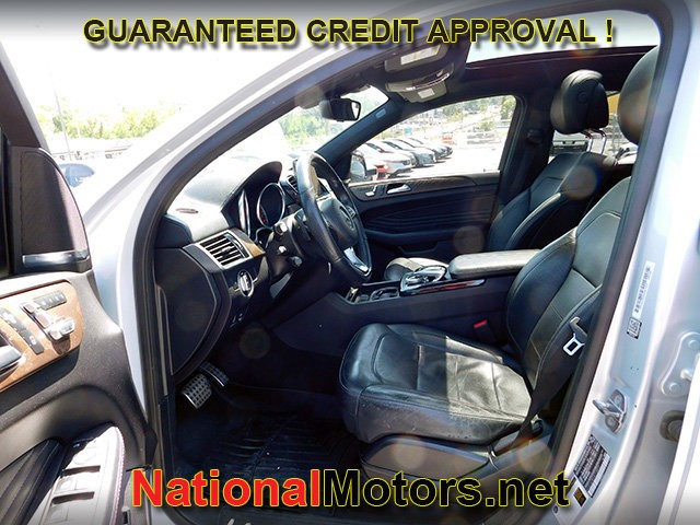 Mercedes-Benz GLE Vehicle Full-screen Gallery Image 17