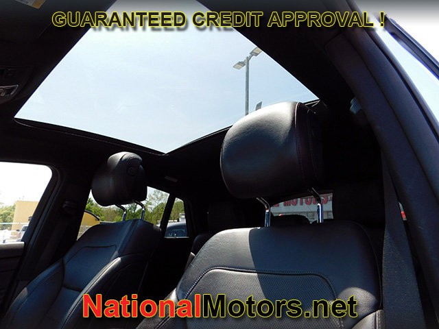 Mercedes-Benz GLE Vehicle Full-screen Gallery Image 18