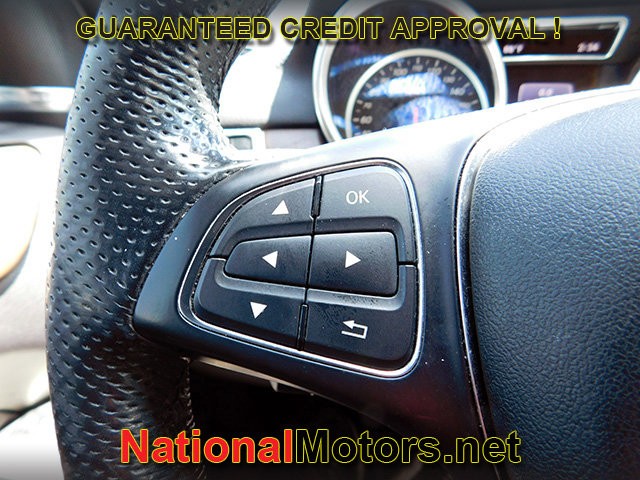 Mercedes-Benz GLE Vehicle Full-screen Gallery Image 24
