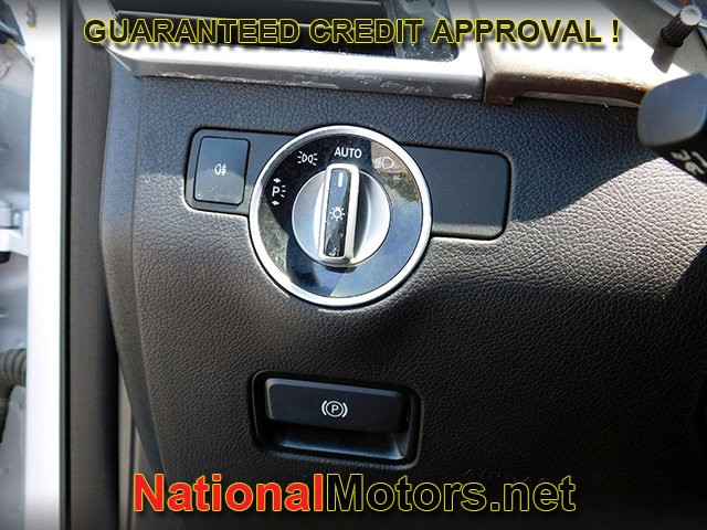 Mercedes-Benz GLE Vehicle Full-screen Gallery Image 26