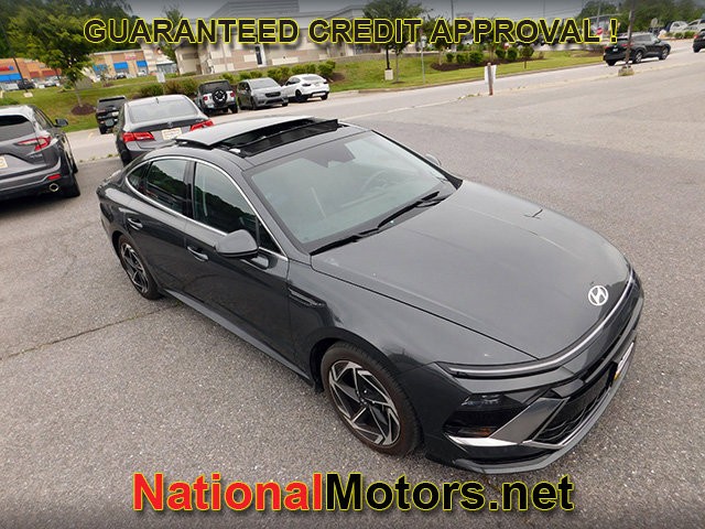 Hyundai Sonata Vehicle Full-screen Gallery Image 02