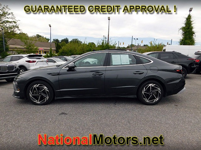Hyundai Sonata Vehicle Full-screen Gallery Image 04