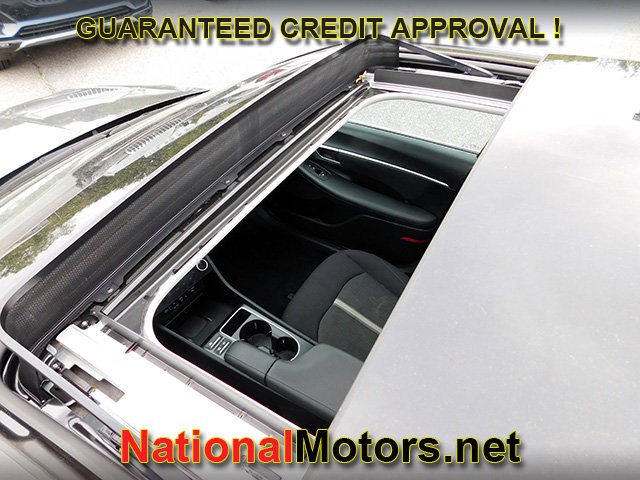 Hyundai Sonata Vehicle Full-screen Gallery Image 06