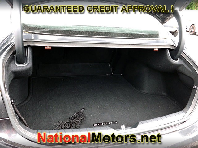 Hyundai Sonata Vehicle Full-screen Gallery Image 07