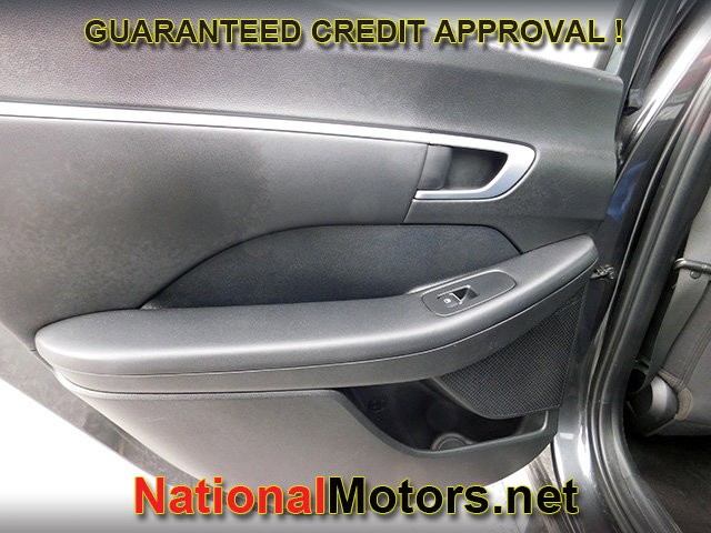 Hyundai Sonata Vehicle Full-screen Gallery Image 08